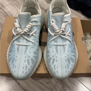 Yeezy Boost 350 V2